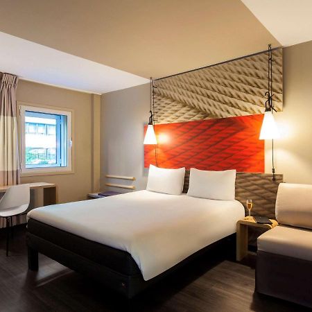 Hotel Ibis Lisboa Liberdade Bagian luar foto