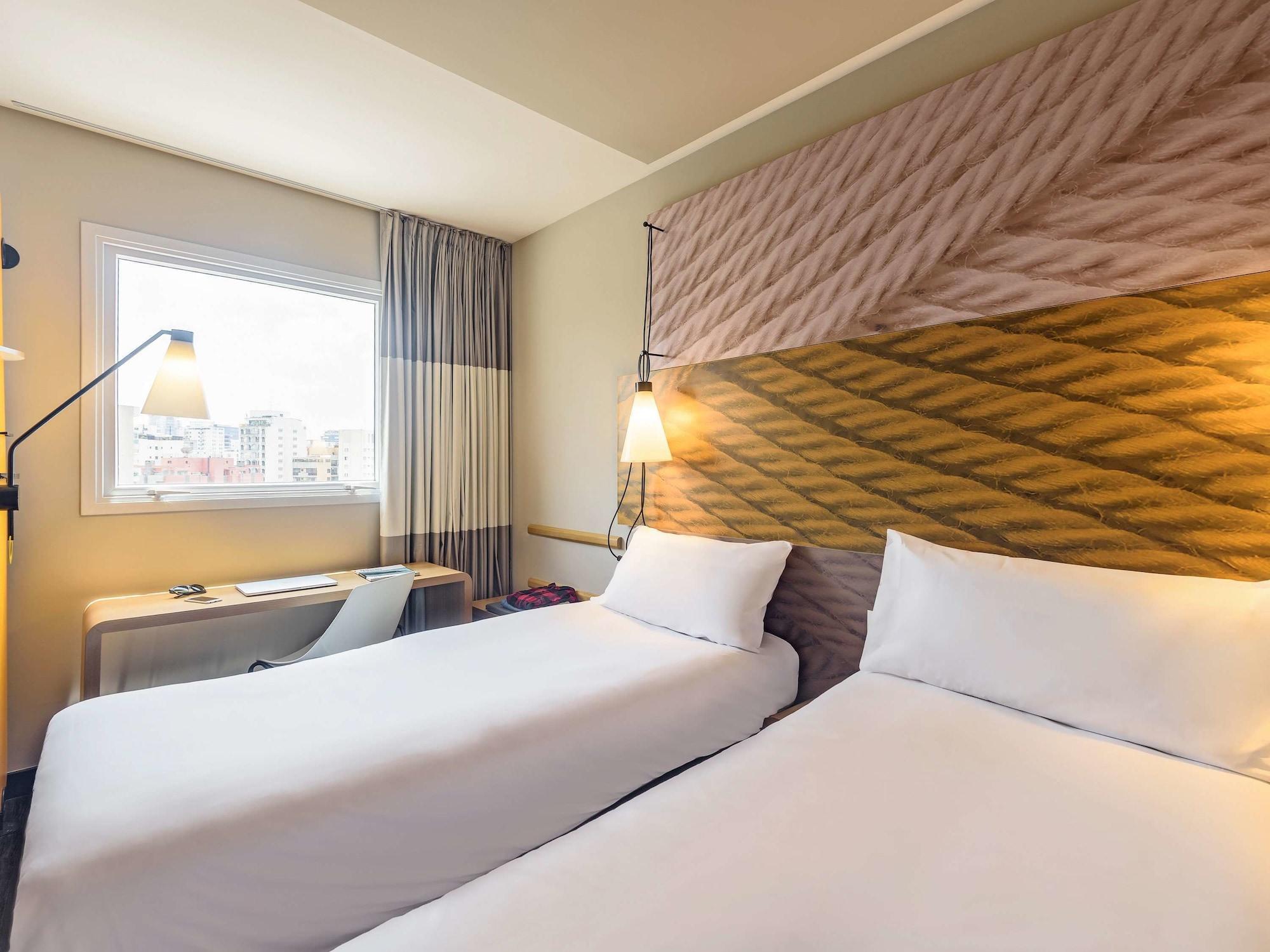 Hotel Ibis Lisboa Liberdade Bagian luar foto