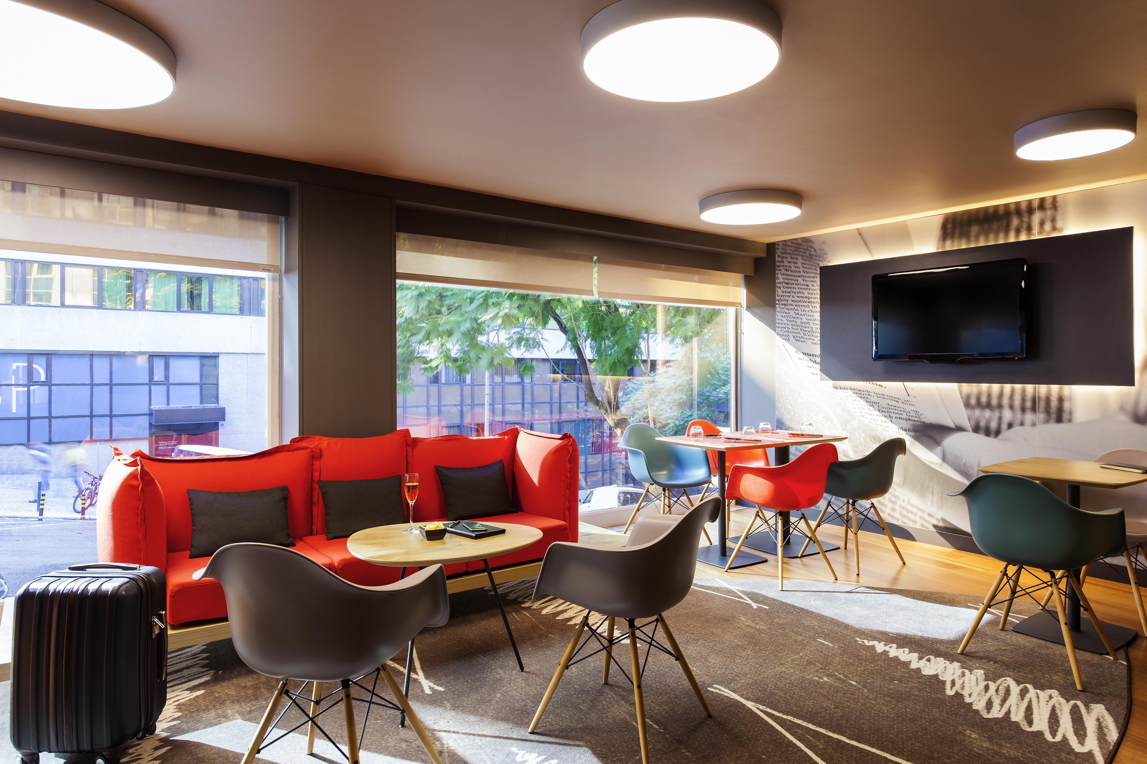 Hotel Ibis Lisboa Liberdade Bagian luar foto